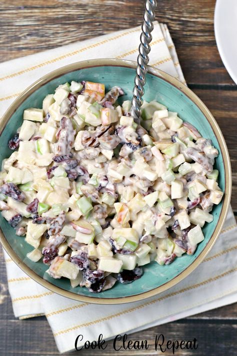 Apple Grape Salad Recipe, Apple Grape Salad, Ruby Tuesday Recipes, Seafood Salads, Cold Salads, Baked Potato Salad, Apple Salad Recipes, Ruby Tuesday, Fresh Salad Recipes