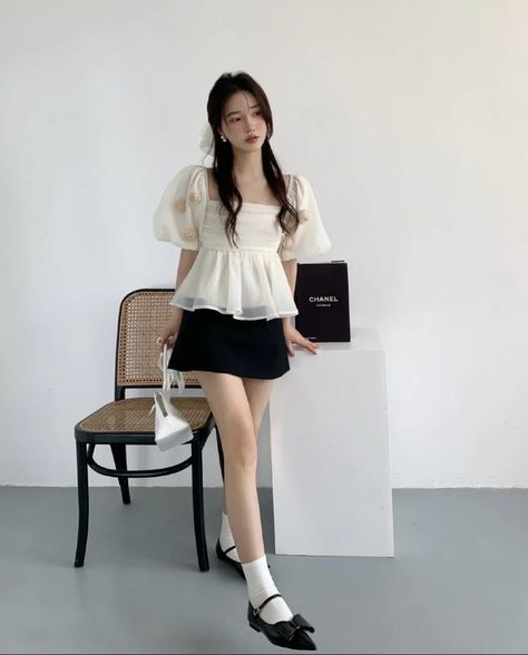 Doyuin Outfits, China Outfit, Pose 28, Aesthetic Cream, Mode Ulzzang, Quoi Porter, Beige Outfit, Casual Day Outfits, Mode Chic