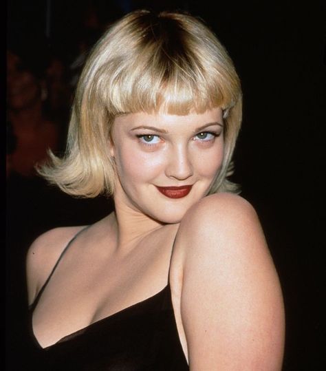 Drew Barrymore Doesn't Look 44 Years Old—Here Are 17 Reasons Why Drew Barrymore Hair, Drew Barrymore 90s, Best Makeup Artist, Beauty Games, Naomi Watts, Cameron Diaz, Drew Barrymore, Blonde Bobs, Beauty Expert