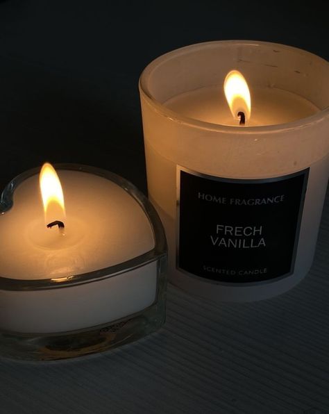 Vanille Candle Aesthetic, Minimalist Candles Aesthetic, Vanilla Candle Aesthetic, Black Candle Aesthetic, Rina Core, Vanilla Scent Aesthetic, Candles Aesthetic Bedroom, Candles Minimalist, Scented Candles Aesthetic