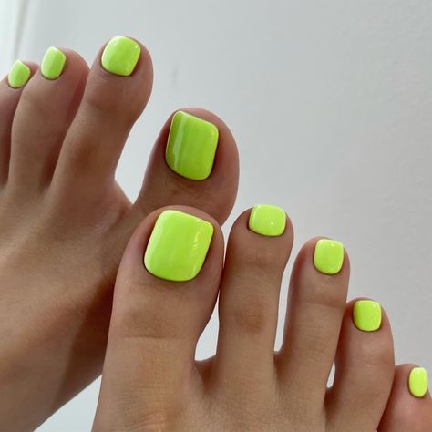 Amazon.com: Lime Green Press on Toenails Short,SXVME Square Fake Toe Nails Reusable Short Toenails Press ons, Summer Toe Nails Acrylic False Toenails,Full Cover Glue on Toe Nails for Women in 24PCS : Beauty & Personal Care Green Toe Nails, Lime Green Nails, Fake Toenails, Summer Pedicure, Gel Toe Nails, Acrylic Toes, Nagellack Trends, Toe Nail Color, Summer Toe Nails