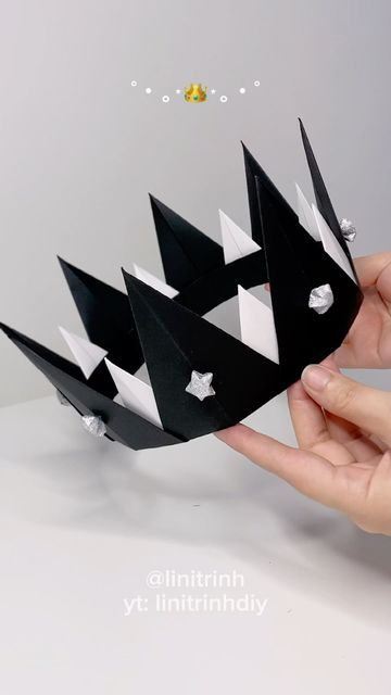 Simple Oragami, How To Make A Paper Crown, Craft Crown, Diy Crowns, Origami Crown, Simple Crown, Crown Tutorial, Halloween Crown, Crown Diy