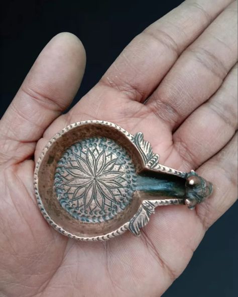 A graceful miniature somasutra special designed & used for anointing Shaligram & small or carriable Shivling. 2.75 inches length, 1.8 inches dia. Indian Objects, Copper Antiques, Hindu Statues, Black Beaded Jewelry, Black Beads, Beaded Jewelry, Miniatures, Copper, Statue