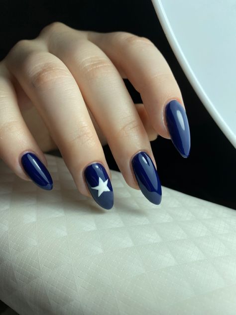 Simple Dark Blue Nail Designs, Navy Blue Almond Nail Designs, Navy Blue Holiday Nails, Navy Blue Nail Ideas Almond, Dark Blue Almond Acrylic Nails, Dark Blue Nail Inspo With Design, Blue Nail Ideas 2024, Navy Blue Nails Aesthetic, Blue Grunge Nails