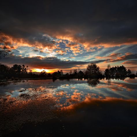 Sunset Lake Night Dark Nature #retina #iPad Air #wallpaper Montana Sunset, Retina Wallpaper, Ipad Air Wallpaper, Uhd Wallpaper, Cloud Wallpaper, Lake Sunset, Sky Color, Sunset Wallpaper, Inspirational Wallpapers