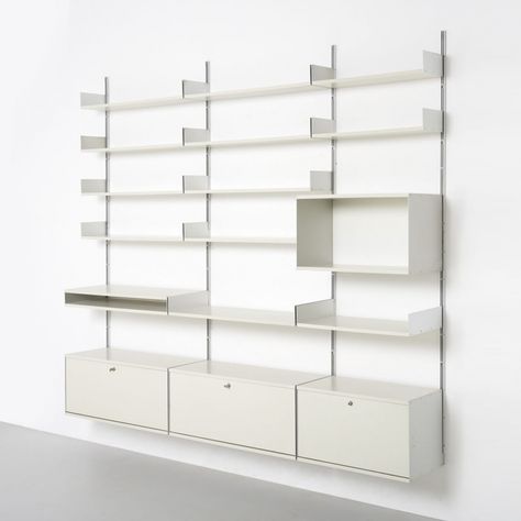 Vitsoe wall system by Dieter Rams, 1960's Shelving System Wall, Dieter Rams Design, Wall Shelving Systems, Braun Design, Dieter Rams, Furniture Bookshelves, Modern Bookcase, Modular Shelving, Shelving Systems