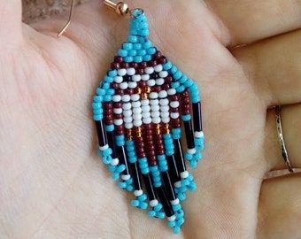 Bead Buddies, Seed Bead Projects, Seed Bead Jewelry Patterns, Beaded Jewelry Earrings, Beaded Earrings Native, Earrings Pattern, Beaded Earrings Diy, Native American Beaded Earrings, Owl Earrings