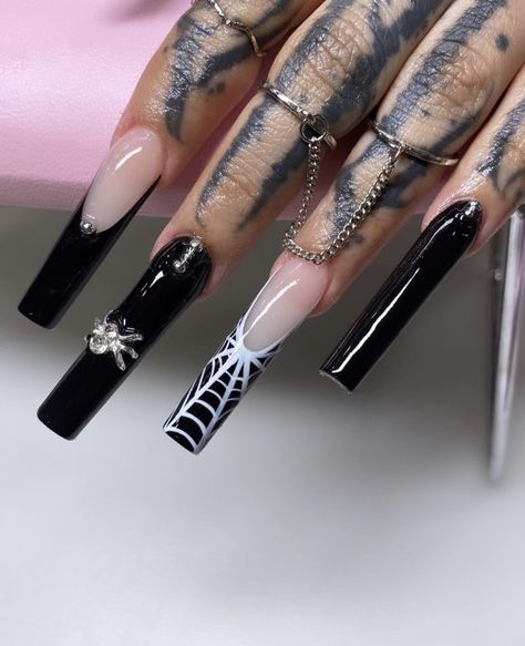 Halloween Acrylic Nails Stiletto, Halloween Nails Extra, White Spiderweb Nails, Y2k Halloween Nails, Halloween Long Nails, All Black Nails, Spiderweb Nails, Halloween Nails 2022, Acrylic Nails Stiletto