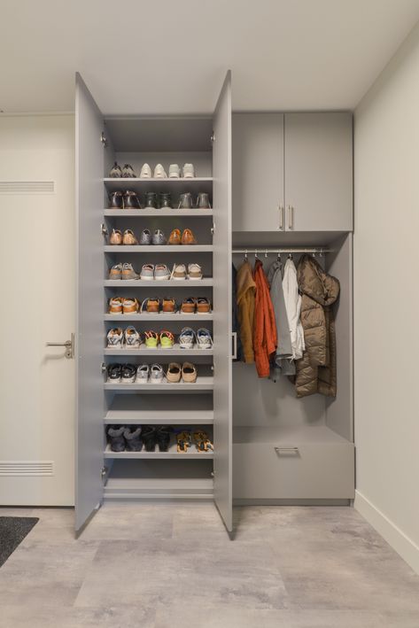 Shoe Closet Hallway, Custom Shoe Closet, Shoe Storage Built In, Ormari Za Hodnik, Walk In Mudroom, Storage Room Layout, Living Room Closet Ideas, Walk In Closet Shoes, Shoe Storage Porch