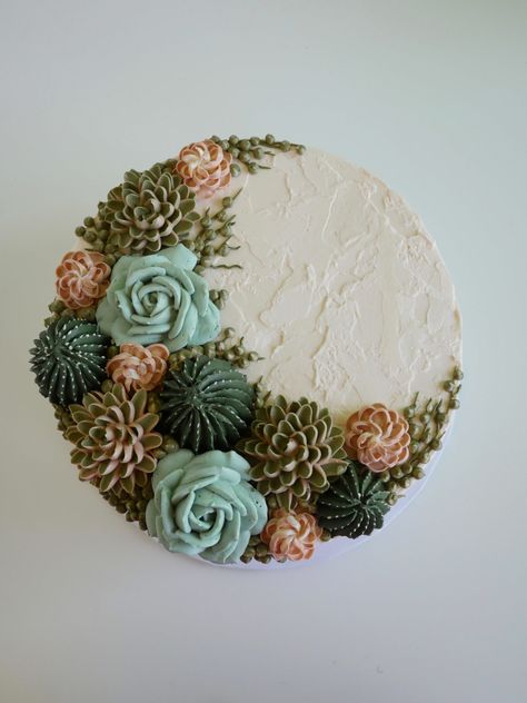 Succulent Cakes That Will Make You Drool + A Tutorial Just For You • Avalon Cakes Online School Plant Cake Design, Buttercream Succulents, Decorate Cupcakes, Succulent Cake, Cactus Cake, Piping Nozzles, Torte Cupcake, Cake Artist, Salty Cake