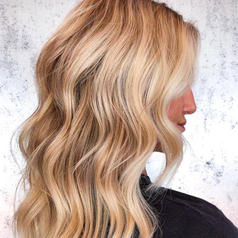 Honey Blonde Hair Color Formulas | Wella Professionals Blond Bayalage, Icy Blonde Balayage, Dark Blonde Balayage, Warm Blonde Hair, Honey Blonde Hair Color, Blonde Hair Transformations, Ash Blonde Balayage, Blond Balayage, Beachy Hair