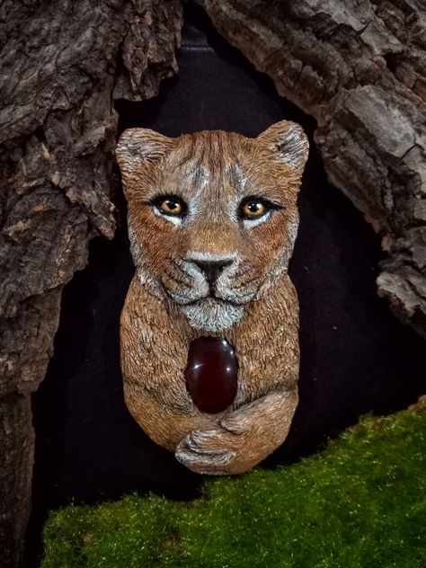 Miniature Polymer Clay, Wolf Photos, Polymer Clay Necklace, Clay Necklace, Cat Pendants, Polymer Clay Creations, Clay Ideas, Clay Creations, Big Cats