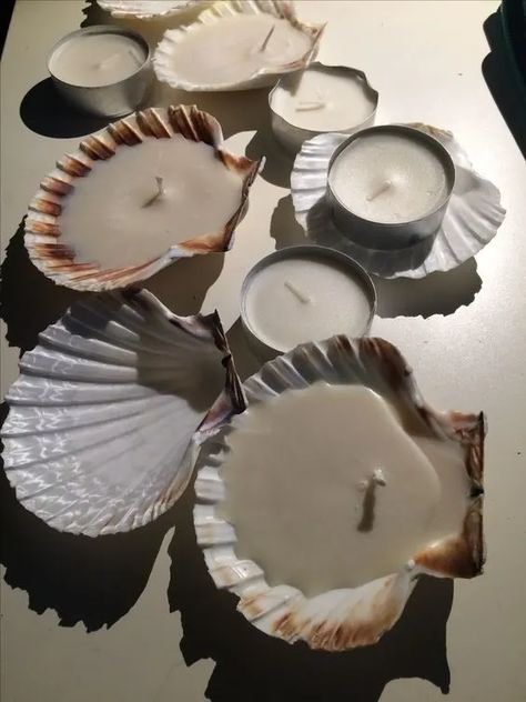 25+ Stunning DIY Beach Crafts to Create a Coastal Oasis - FeltMagnet Diy Beach Crafts, Summer Room Decor, Seashell Art Diy, Beach Crafts Diy, قلادات متدلية, Sea Shells Diy, Seashell Candles, Seashell Projects, Shells Diy