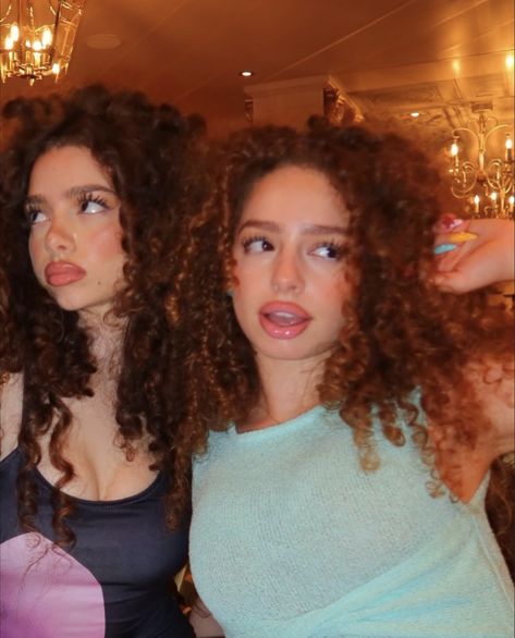 Famous Sisters, Kalogeras Sisters, Sister Photos, Triple Threat, Curly Hair Styles Naturally, Face Claims, New Hair, Curly Hair, Curly Hair Styles