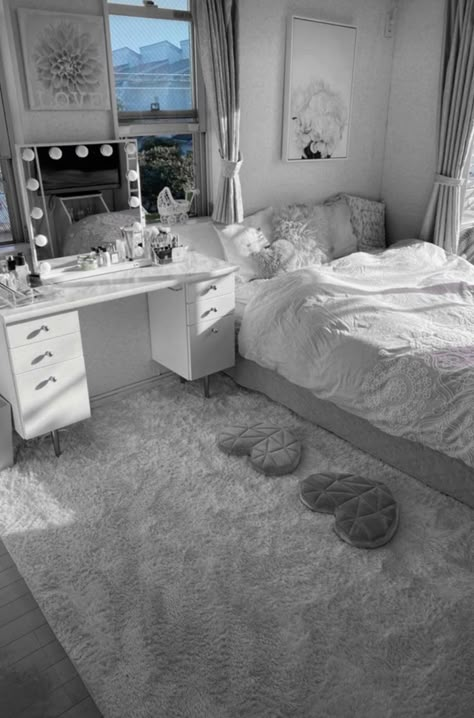 Grey And White Small Bedroom Ideas, R&b Bedroom, Clean Bedroom Aesthetic Grey, Grey Bedroom Ideas For Teenage Girl, White Bed Bedroom Ideas, Single Bed Bedroom Ideas Aesthetic, White And Gray Room, Black And White Bedroom Ideas For Teens, Single Bed Aesthetic