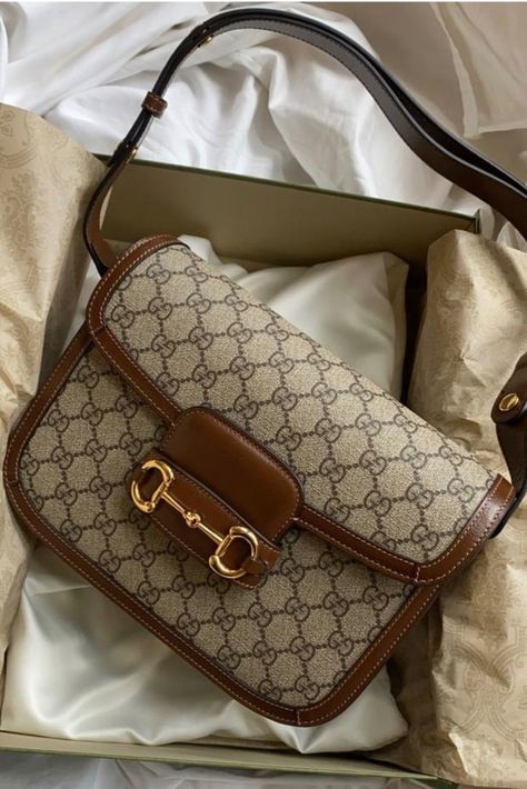 What's better than a classic Gucci monogram bag? Gg Marmont Super Mini Bag, Gucci Monogram Bag, Luxury Bags Collection, Gucci Crossbody Bag, Ladies Bags, Mode Abaya, Gucci Crossbody, Gucci Monogram, Trendy Handbags