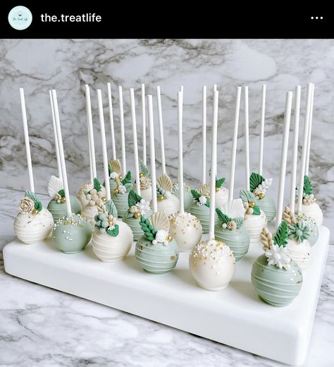 Green Cupcakes Ideas, Sage Green Cupcakes, Décoration Baby Shower, Sage Green Baby Shower, Green Desserts, Green Cupcakes, Wedding Cake Pops, My Homies, Cupcakes Ideas