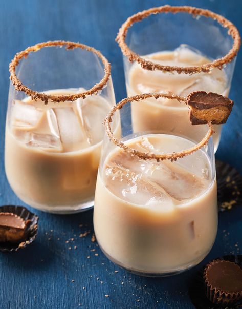 Skewball Recipes, Drinks With Screwball Whiskey, Skrewball Recipes, Dessert Cocktail Recipes, Skrewball Whiskey Drinks, Screwball Whiskey Drinks, Skrewball Peanut Butter Whiskey Recipes, Peanut Butter Whiskey Drinks, Peanut Butter Cup Cocktail