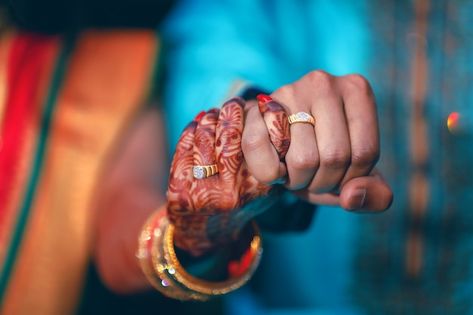 Golden engagement ring in couple hand | Premium Photo #Freepik #photo #couple-ring #wedding-couple #ring #engagement-ring Golden Engagement Ring, Gold People, Engagement Hand, Sai Baba Hd Wallpaper, Engagement Pose, Mehendi Ceremony, Wedding Ceremony Traditions, Engagement Photography Poses, Engagement Rings Couple