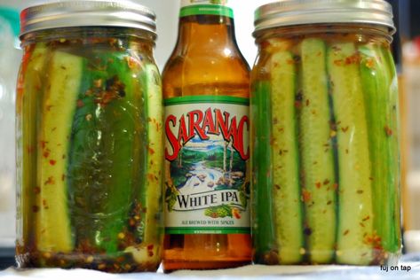 Canning Pickles Recipe, Beer Refrigerator, Craft Beer Recipes, Dill Pickle Recipe, Spicy Pickles, Cooking With Beer, Refrigerator Pickles, Pickled Veggies, Peanut Brittle