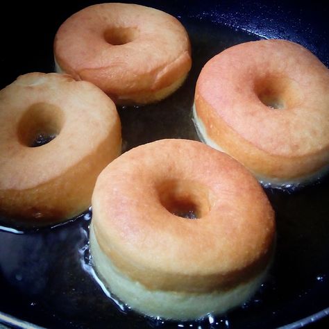 Soft and Fluffy Doughnuts - Recipes by Dolapo Grey Traditional Doughnut Recipe, Instant Yeast Doughnut Recipe, Donut Recipe Yeast, Yeast Donut Recipe Fried, Best Yeast Donut Recipe, The Best Donut Recipes, Best Homemade Donuts Ever, Raised Doughnut Recipe, Soft Fluffy Donut Recipe