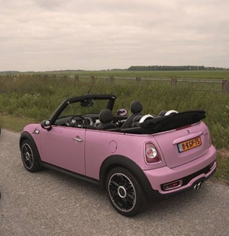 Pink Cars Vintage, Pink Mini Cooper Aesthetic, Pink Mini Cooper Convertible, Cute Mini Cooper, Pink Mini Cooper, Mini Cooper Aesthetic, Cute Small Cars, Convertible Mini Cooper, Pink Mini Coopers