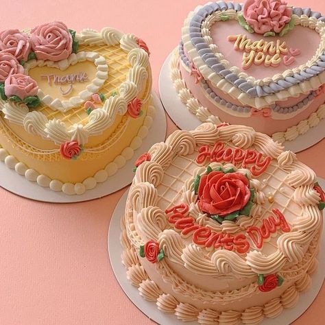 ʚ♡ɞ on Twitter: "Vintage inspired cakes… " Minimalist Cakes, Vintage Pasta, Shaped Cakes, Pastel Cupcakes, Pastel Cakes, Pretty Cake, Heart Shaped Cakes, Cute Baking, Pretty Dessert