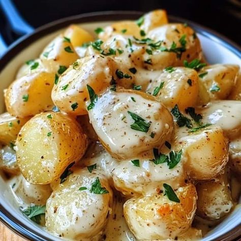 Creamy Garlic Sauce Potatoes, Creamy Garlic Potatoes, Recipe Whisper, Baby Potato Recipes, Buttery Potatoes, Butter Potatoes, Sides Dishes, I Want Food, Creamy Garlic Sauce