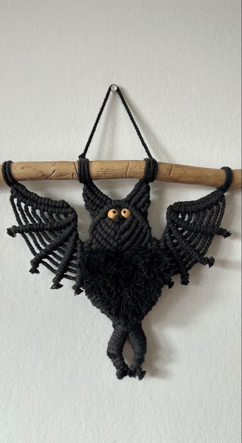 Macrame Bat Design by Sasha MACRAMESSAGE Macrame Animals Tutorials, Sasha Macramessage, Macrame Bat, Bat For Halloween, Cute Bats, Free Macrame Patterns, Bat Design, Halloween Wall Decor, Macrame Hanger