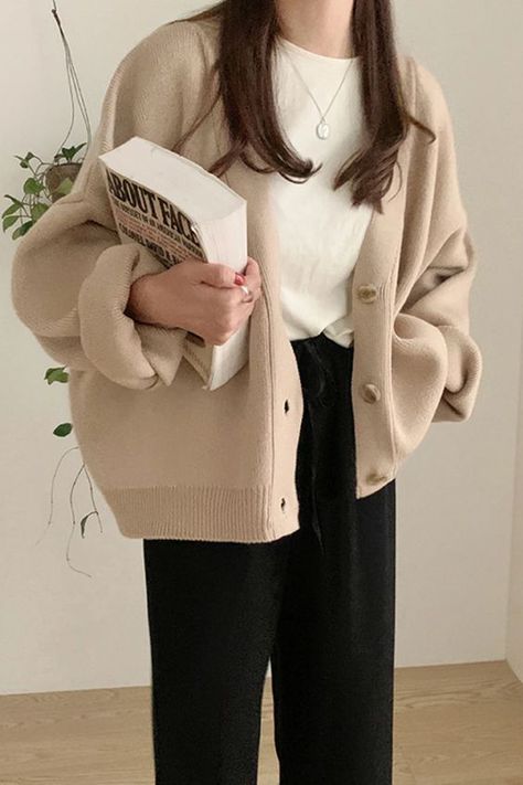 I love it it’s so cute so so so so so so so so so so so so so so so so so so so so so so so so so so cute Beige Cardigan Outfit, Brown Cardigan Outfit, Cardigan Outfit Aesthetic, Academia Aesthetic Outfit, Dark Academia Outfits, Academia Clothes, Coffee Outfit, Academia Outfits, Oversized Sweater Cardigan