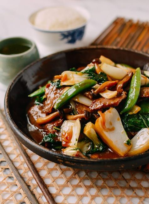 Winter Stir Fry, Thai Beef Stir Fry Recipes, Beef Mushroom Stir Fry, Beef Bokchoy Stirfry, Beef And Bokchoy Stirfry Ideas, Mushroom Stir Fry Recipes, Chinese Beef Stir Fry, Beech Mushrooms, Stir Fry Beef