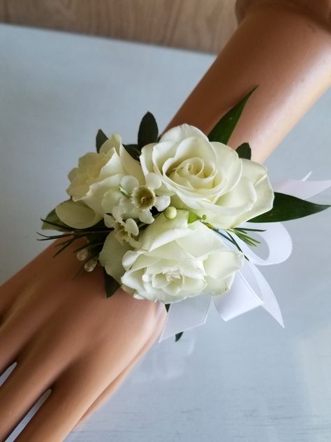 White Rose Wrist Corsage Wedding, White Rose Corsage Wrist, White Corsage Prom, Hoco Corsage, White Wrist Corsage, White Rose Corsage, Rose Wrist Corsage, White Rose Bridal Bouquet, White Corsage