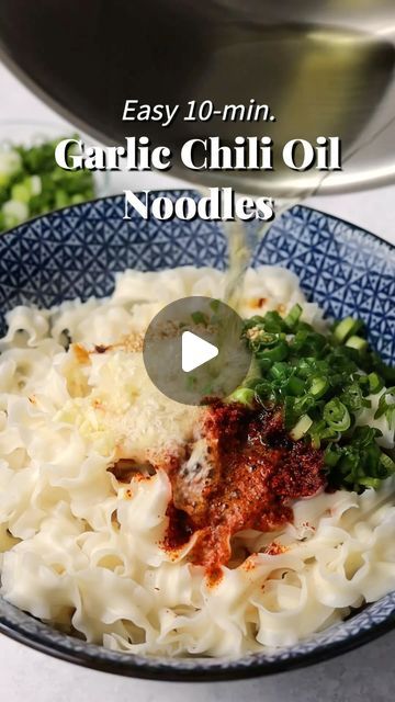 Hot Chili Oil Noodles Recipe, Garlic Chilli Oil Noodles, Garlic Chili Oil Noodles, Chili Oil Noodles, Garlic Chili Oil, Oil Noodles, Hot Chili Oil, Chinese Dinner, Noodles Lover