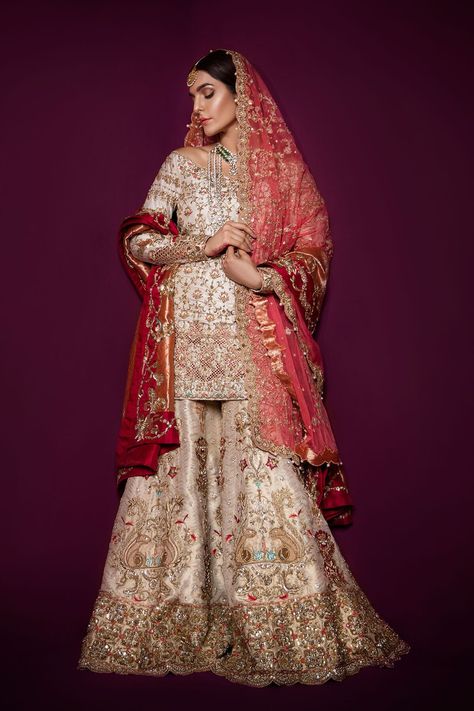 Nikkah Sharara, Pakistani Bridal Wear Red, Designer Anarkali Dresses, Indian Wedding Fashion, Bridal Shirts, Perhiasan India, Bridal Dresses Pakistan, Designer Bridal Lehenga, Bridal Outfit