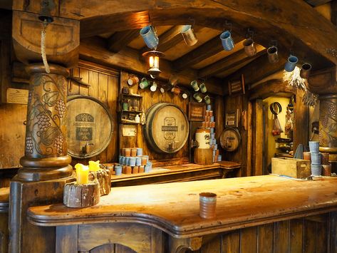 Taverna Medieval, Pub Interior Design, Dnd Room, Pub Interior, Hobbit House, Green Dragon, The Hobbit, Game Room, Habitat