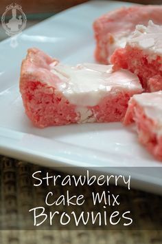 Cake Mix Strawberry Cake, Brownies With White Chocolate Chips, Strawberry Cake Mix Recipes, Brownies With White Chocolate, Strawberry Brownie, Cake Mix Bars, Cake Mix Brownies, Delicious Strawberry Cake, Strawberry Sweets