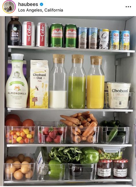 Healthy Refrigerator, Organized Fridge, Healthy Fridge, Modern Magazine, Dry Food Storage, Kitchen Fridges, House Organisation, Fridge Decor, Juice Diet