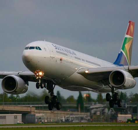 South African Airways South African Airlines, South African Airways, Airplane Photos, Aviation Technology, Airbus A330, New Aircraft, Things That Fly, Basic Training, Fly With Me