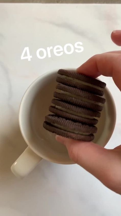 Oreo Snacks, Oreo Snack, Oreo Mug Cake, Oreo Mug, Resep Starbuck, Oreo Fudge, Desserts Cake, Oreo Recipes, Mug Recipes