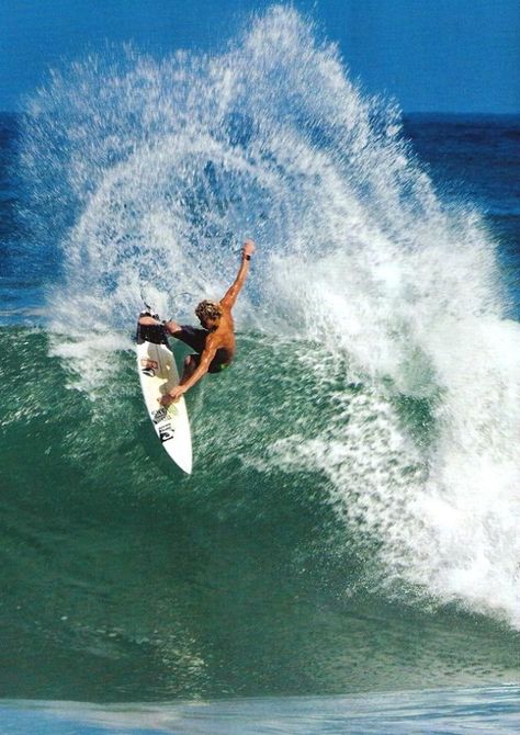 Surfing Aesthetic Men, Surf Lifestyle Photography, Surfing Aesthetic Boy, Surf Guys, Man Surfing, Surfing Style, Surf Training, Surf Boy, Surfer Vibes