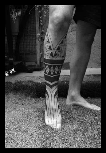 Lalo's leg tattoos same on both legs Tato Maori, Tato Suku, Tattoo Diy, Borneo Tattoo, Filipino Tattoos, Native Tattoos, Maori Tattoos, Maori Tattoo Designs, Samoan Tattoo