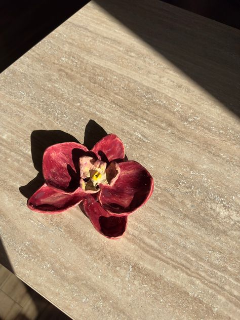 Ceramic Orchid hand made Ceramic Bedroom Decor, Ceramic Pottery Flowers, Incense Pottery, Orchid Clay, Incense Holder Clay, Aesthetic Noir, Cool Pottery, Orchid Decor, Hand Pottery