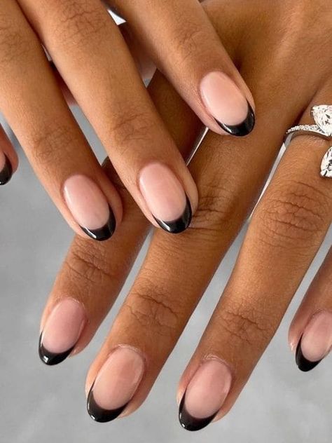 French Nails On Oval Nails, Short Rounded Nails French Tip, Nails Inspiration Gel Short, Short Dip With Tip Nails, Round Almond Nails Short Design, Short Oval Nails Color, Short Work Nails Acrylic Almond, Oval Nails Black Tips, Short Almond Biab Nails