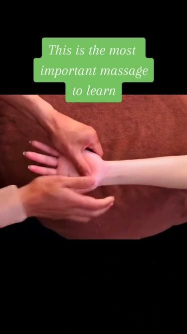 back pain massage Hand Massage Techniques, Supplements For Sleep, Relaxing Massage Techniques, Facial Massage Steps, Foot Massage Techniques, Healing Reflexology, Full Body Massage Techniques, Sleep Faster, Best Magnesium