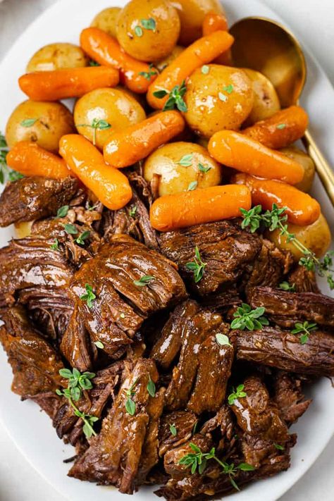 Veronikas Kitchen, Instant Pot Pot Roast, Roasted Potatoes And Carrots, Pot Roast Recipe, Sunday Dinner Recipes, Crock Pot Recipes, Beef Chuck Roast, Roast Recipe, Pot Roast Recipes