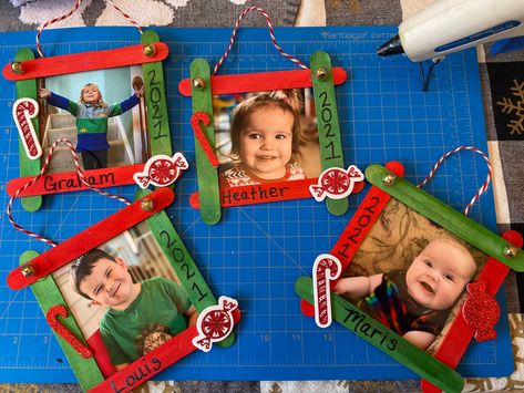 Christmas Crafts With Pictures For Kids, Christmas Crafts For Mom From Kids, Christmas Crafts For Toddlers With Photo, School Picture Gift Ideas Christmas Crafts, Christmas Ornaments Homemade Preschool, Present Ornament Diy, Preschool Present Craft, Christmas Decoration For Preschool, Christmas Craft With Picture For Kids