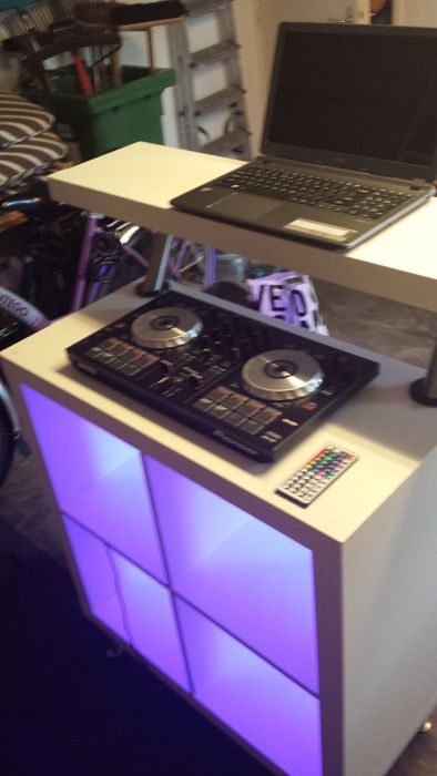 Holy crap, this would be so easy to build and transport!!! - - -  IKEA Expedit DJ Booth for LoungeBar - IKEA Hackers Small Dj Setup, Dj Pult, Booth Diy, Dj Decks, Dj Table, Dj Stand, Kallax Hack, Ikea Raskog, Pioneer Ddj