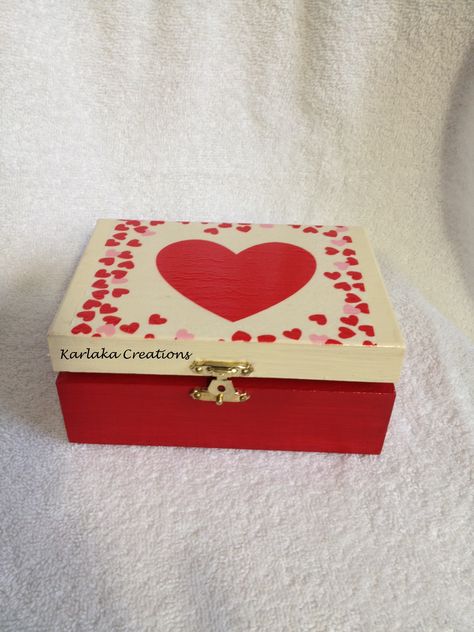 Valentine's Box Painted Box Ideas For Boyfriend, Painting Wood Boxes Ideas, Painted Jewellery Box Ideas, Painted Box For Boyfriend, Wood Box Painting Ideas For Boyfriend, Box Painting Ideas For Boyfriend, Wooden Box Painting Ideas Boyfriend, Wooden Jewelry Boxes Diy Paint, Small Box Painting Ideas