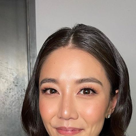 Natural Glowy Makeup Bridesmaid, Bridal Makeup Half Asian, Natural Wedding Makeup Asian Monolid, Korean Makeup Bridal, Asian Bridal Makeup Monolid, Natural Glowy Makeup Asian, Bridal Makeup Asian Brides Soft Glam, Asian Wedding Hair Down, Makeup Look Natural Simple