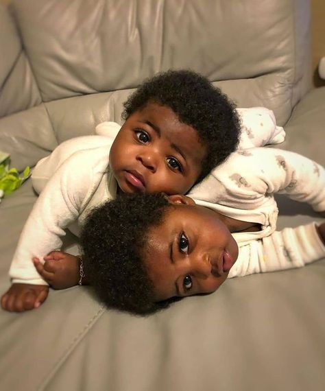 Black Mothers on Instagram: “(📸: @leholdertwins ) . Please SHARE and TAG a friend. - Turn On Our Post Notification To Stay Updated. . . . . . . . . #naturalhair…” Twin Baby Boys, Chocolate Babies, Cute Black Babies, Beautiful Black Babies, Cute Twins, Black Babies, Baby Family